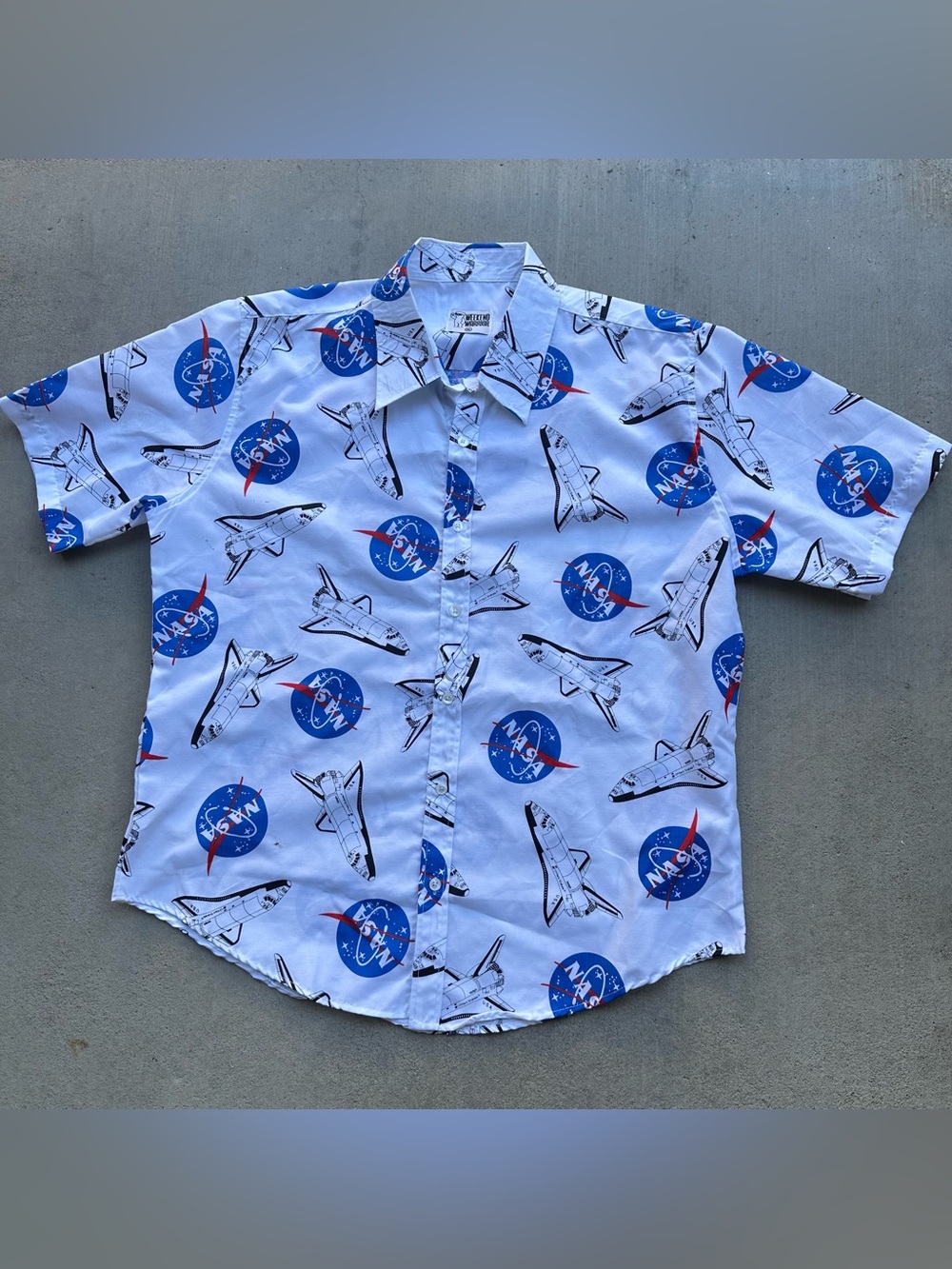 Weekend Warrior Men's NASA Space Shuttle Graphic Print Button-Up Shirt XL White